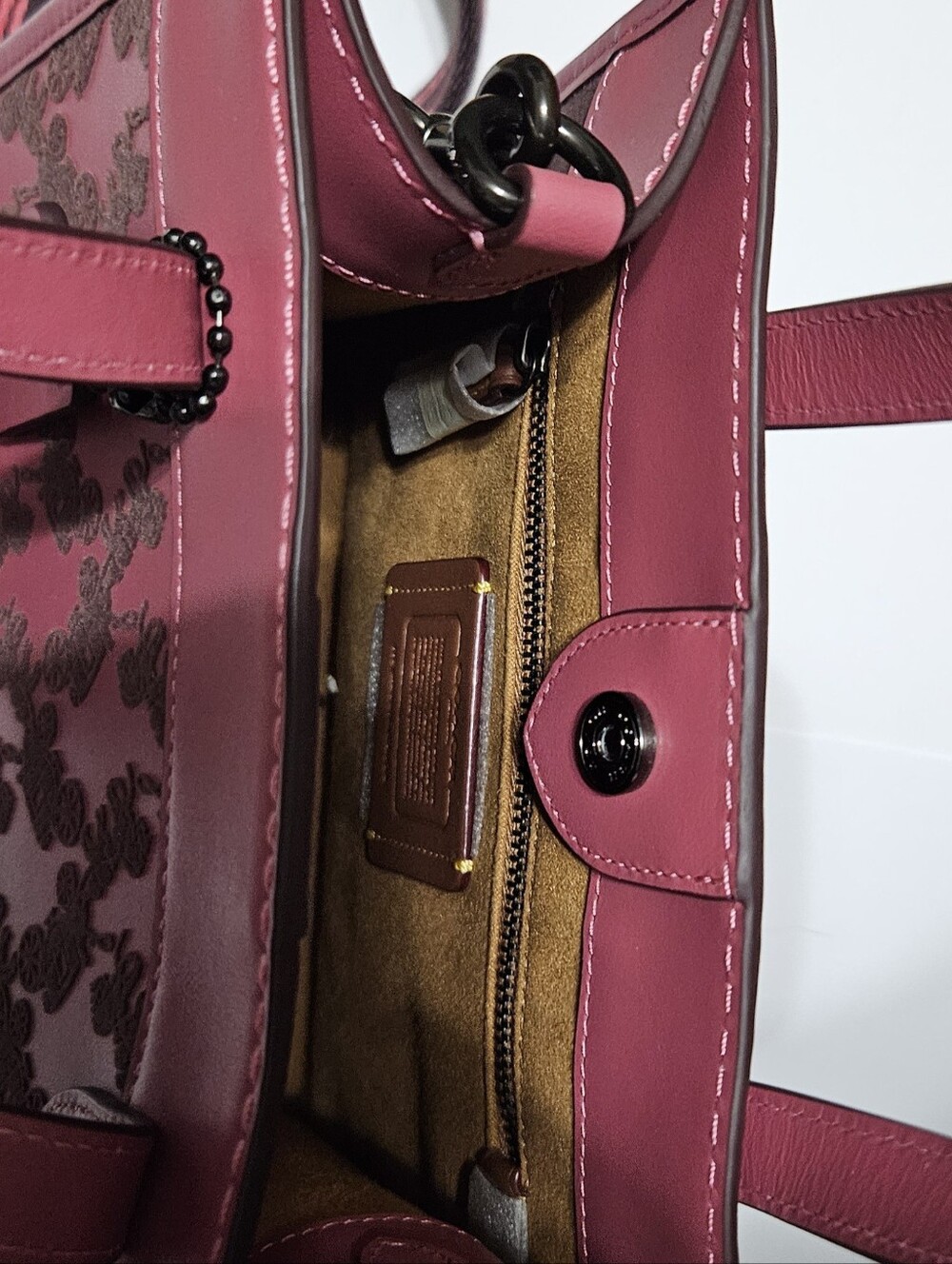 Coach Field Tote Bag 22 With Velvet Horse And Carriage in Rouge CD750 - Picture 6 of 16